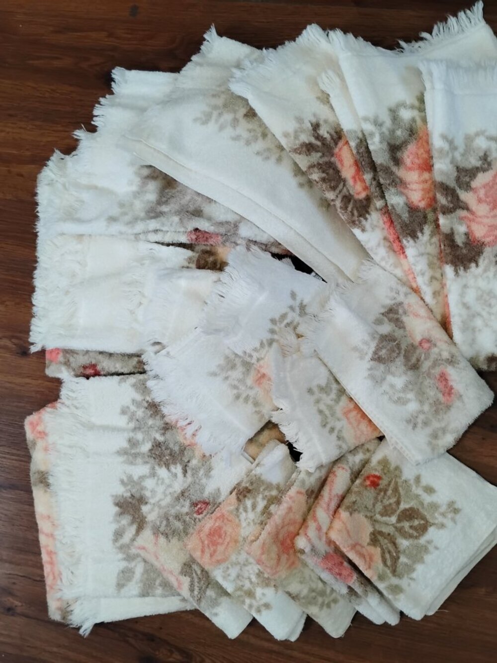 Vintage Fieldcrest Royal Velvet Floral Bathroom Towel Set - Picture 2 of 7